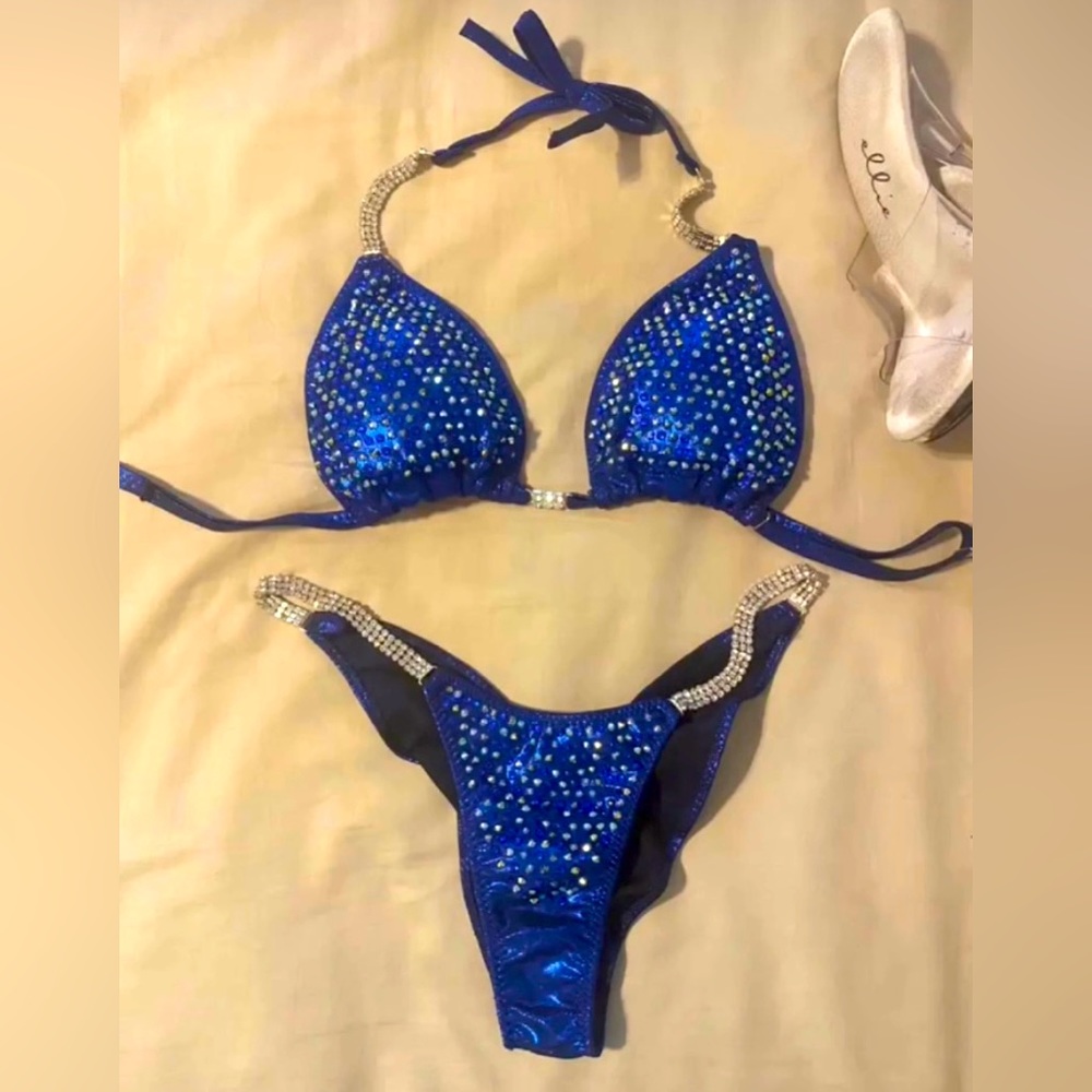 Bikini competition suit